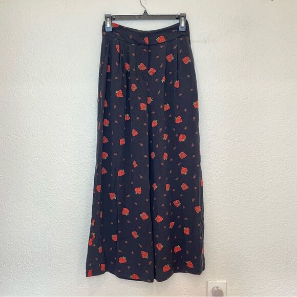 Farm Rio Strawberry Printed Wide Leg Pants in Black/Red size XS - Picture 2 of 16